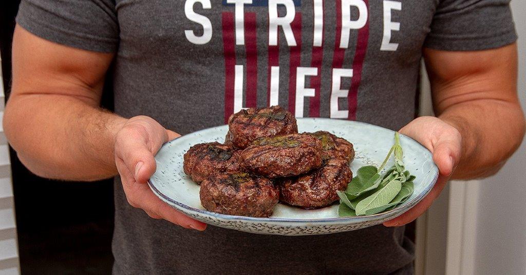 Grillede hakkebøffer med salvie -